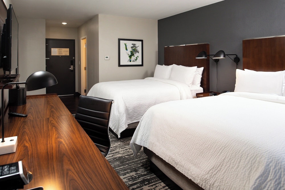 Four Points by Sheraton Omaha Midtown 4/20