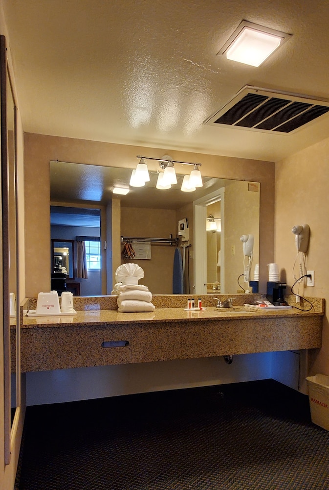 Ramada By Wyndham Flagstaff East 8/48