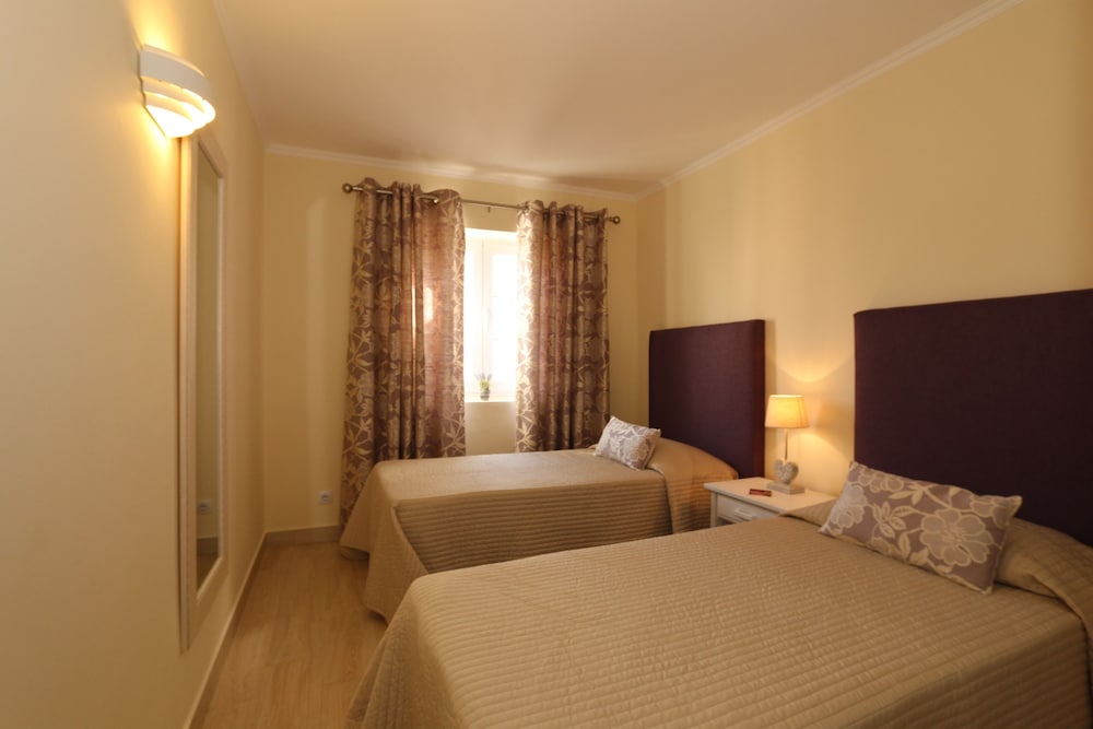 APARTAMENTOS THE OLD VILLAGE BY VILLAGE 4U 17/75