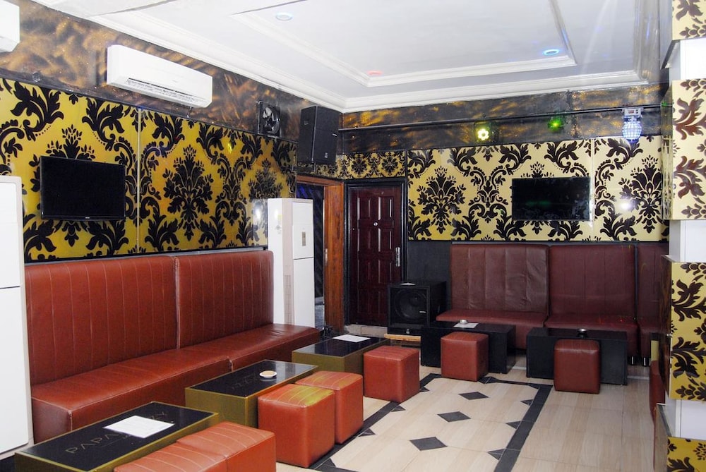 Royal Park Hotel & Suites 52/66