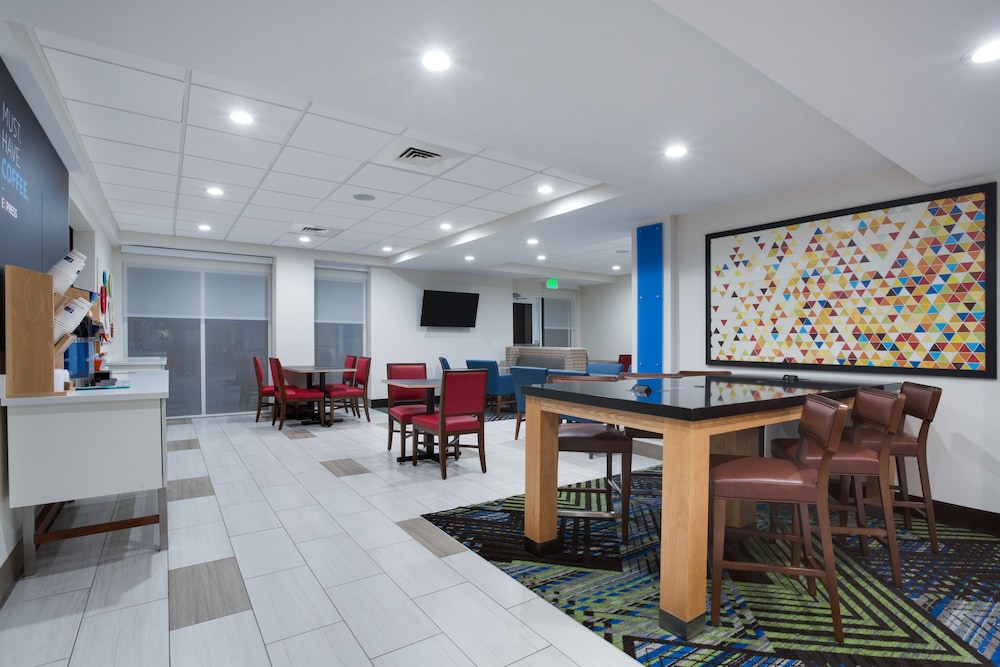 HOLIDAY INN EXPRESS & SUITES FLEMING ISLAND 29/38