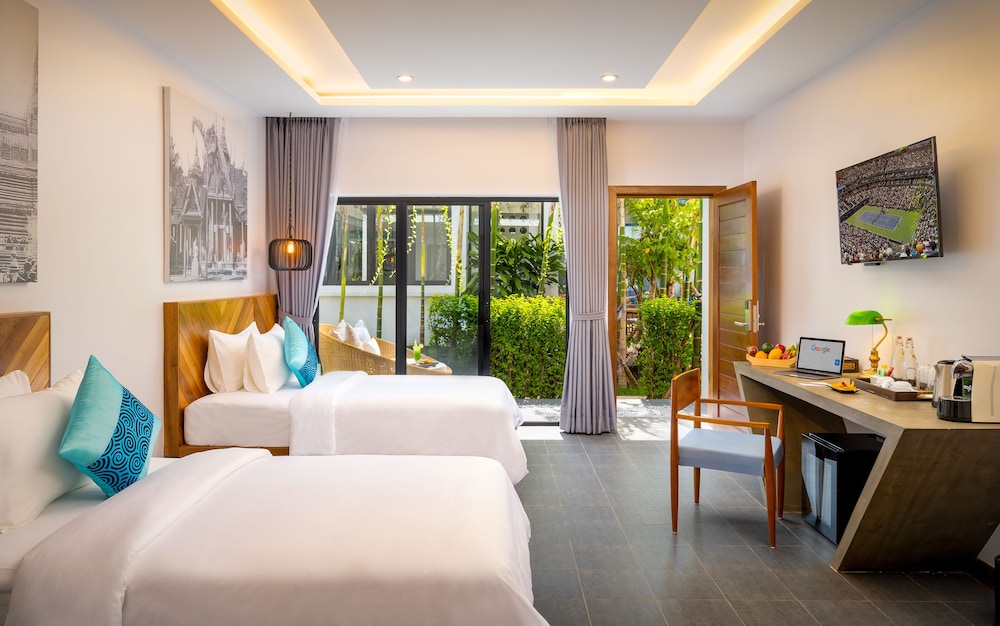 Classic, 2 King Beds