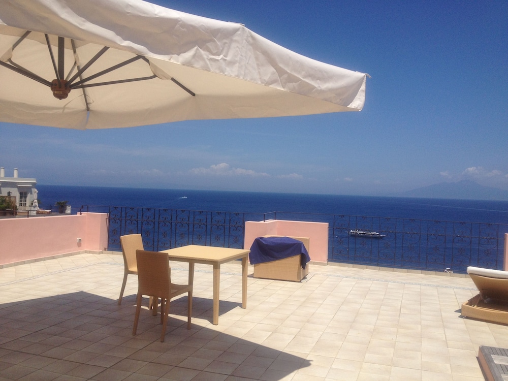 Capri Inn 16/24