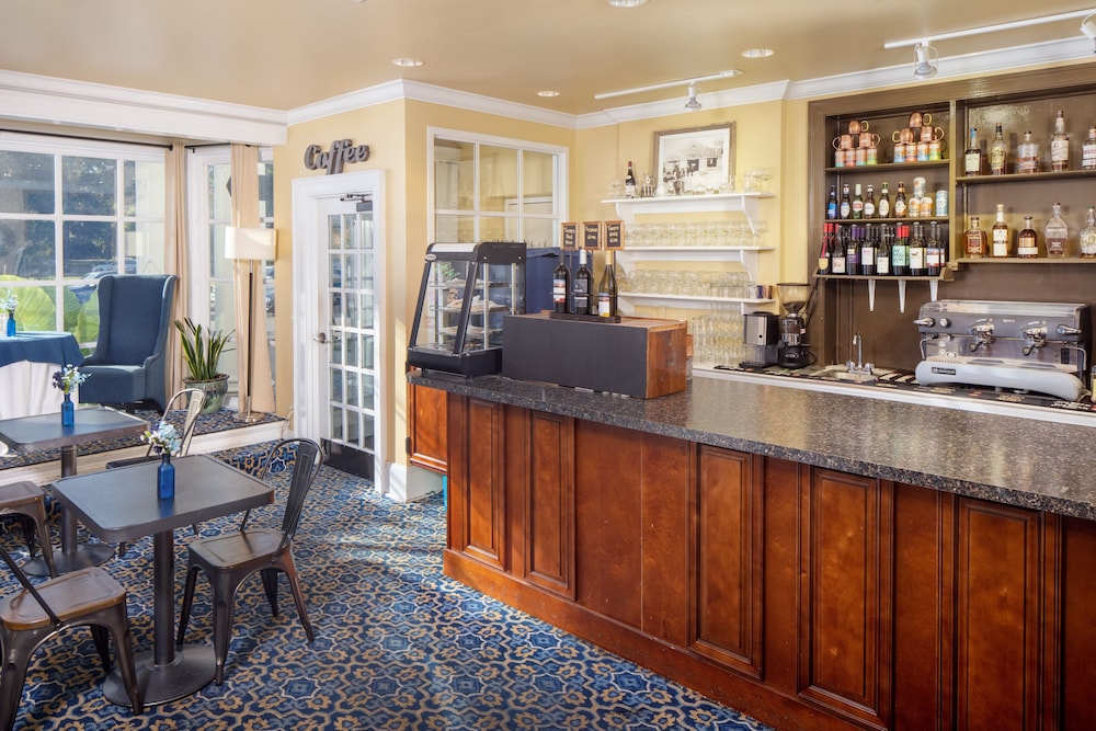 Historic Boone Tavern Hotel and Restaurant 11/69