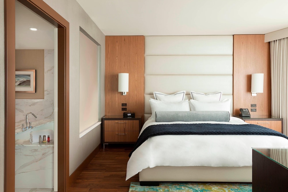 Vancouver Marriott Pinnacle Downtown 8/81