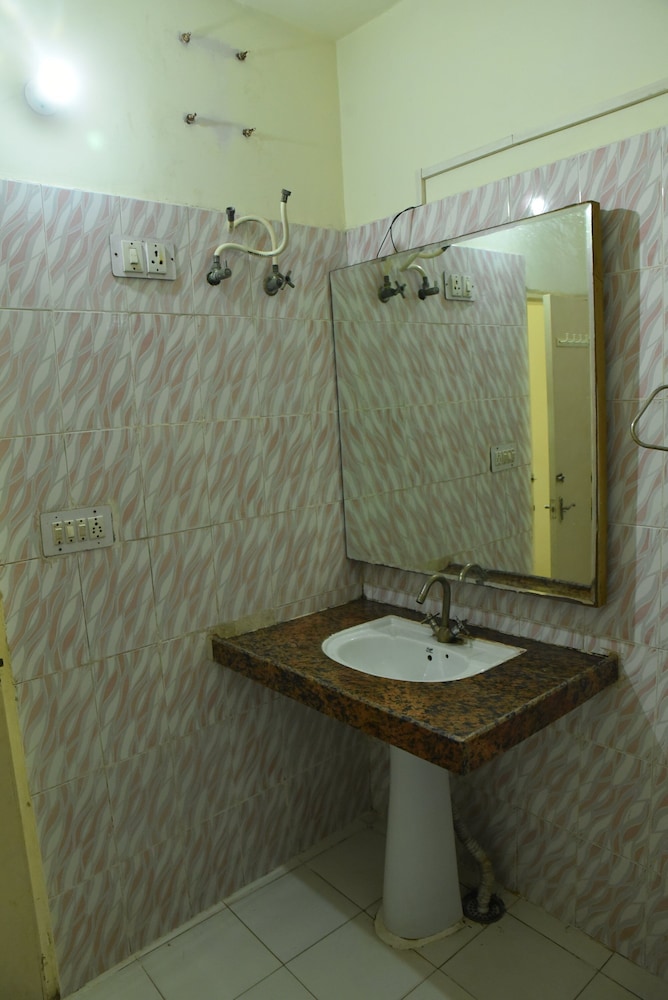Hotel C 9 44/50