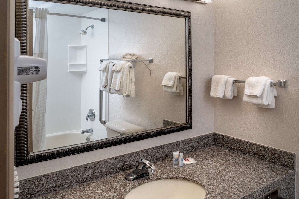 Clarion Pointe Beckley, WV 54/55
