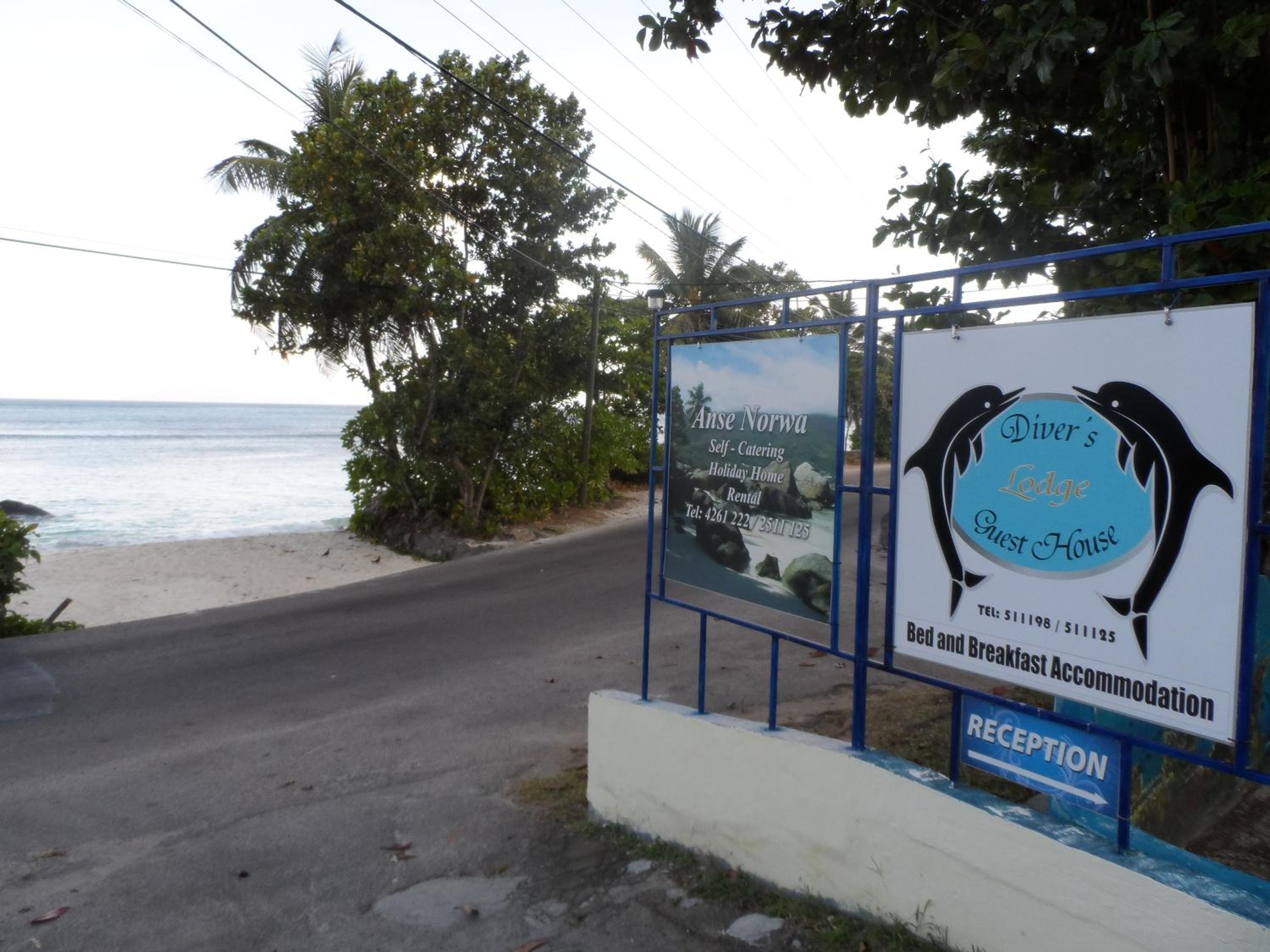 DIVERS LODGE 51/54