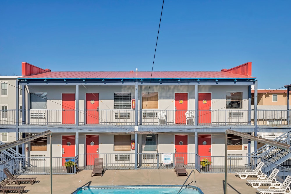 Sea And Breeze Hotel And Condo 3/49