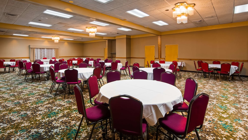 Best Western Woodhaven Inn 39/43