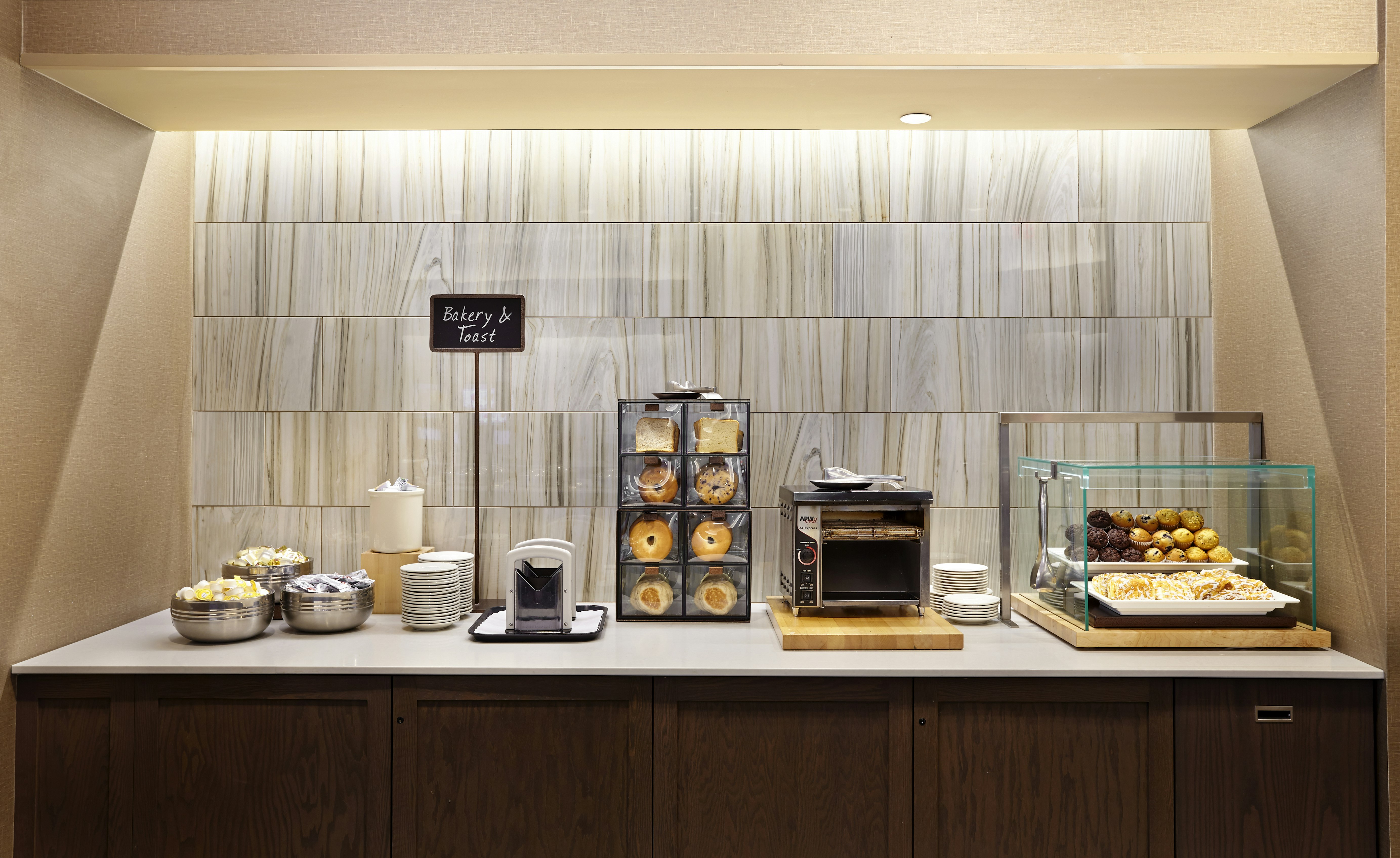 Embassy Suites By Hilton Crystal City National Airport 18/65