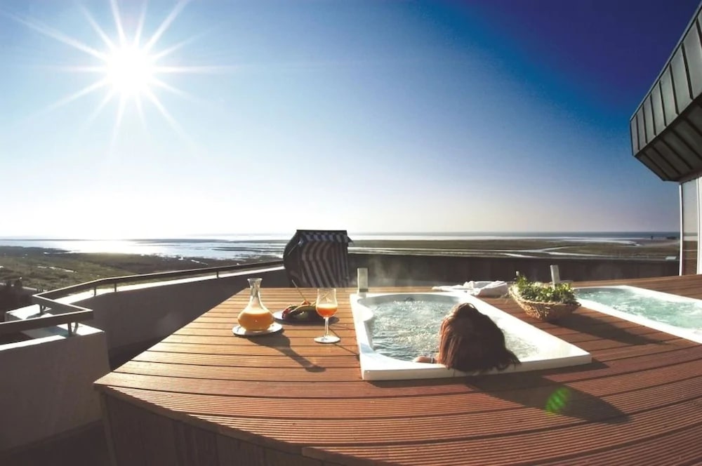 Ambassador Hotel Spa 47/50
