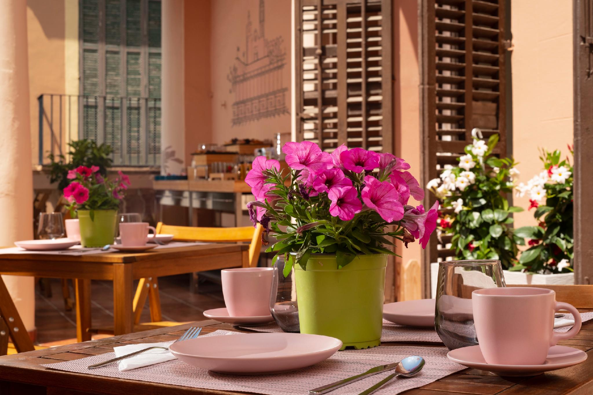 Antonios Hostal 20/25