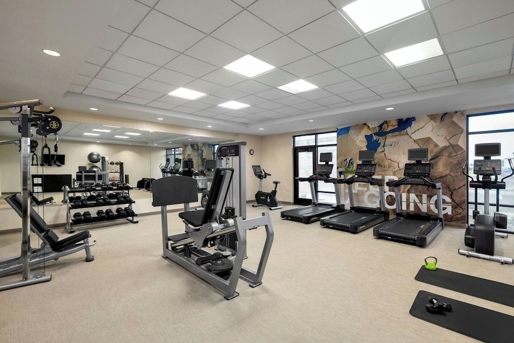 Springhill Suites Fresno 26/46
