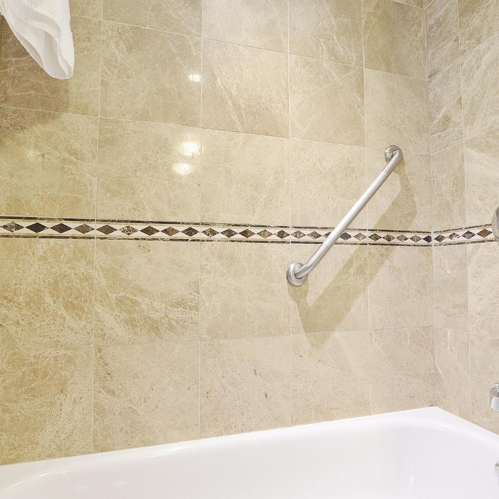 غرفة بسرير كينج لذوي الإعاقة، Woodbine Hotel and Suites 5/6
