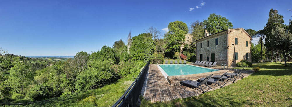 Castello Di Montegridolfo Spa Resort 84/89