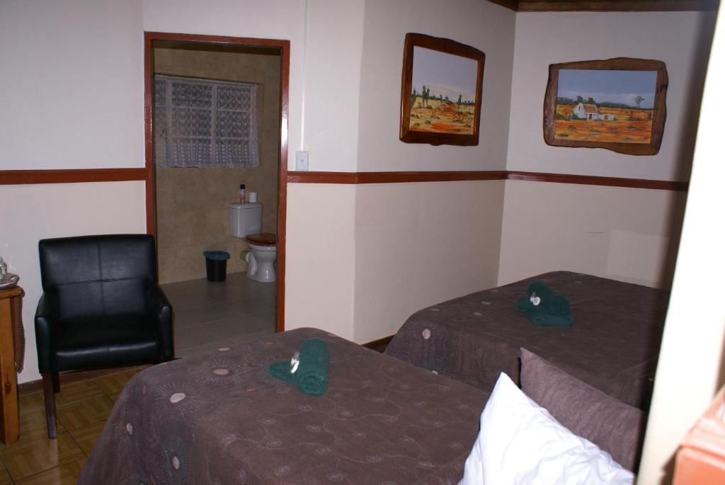 Airport Inn Bed Breakfast And Emerald Guesthouse 12/30