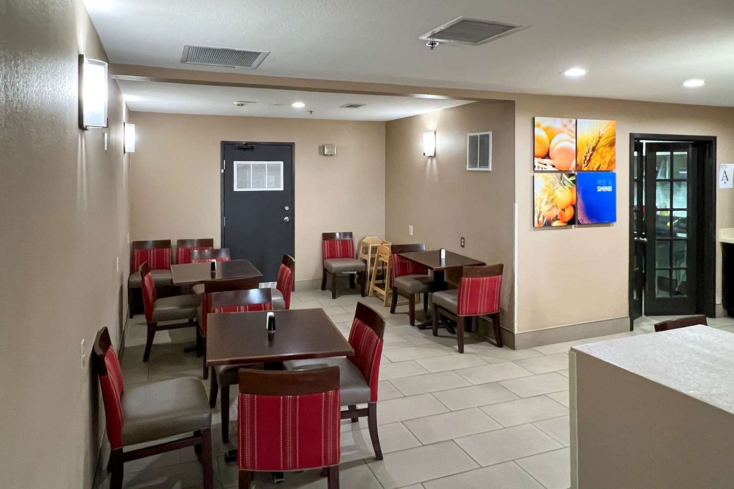 Comfort Inn and Suites Surprise Near Sun City West 39/55