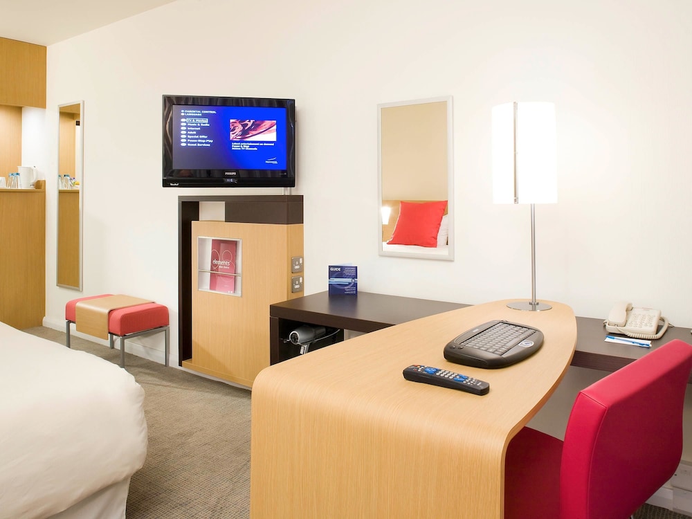 NOVOTEL EDINBURGH PARK 60/71