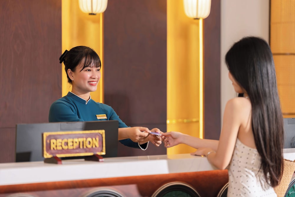 Royal Riverside Hoi An Hotel 7/75