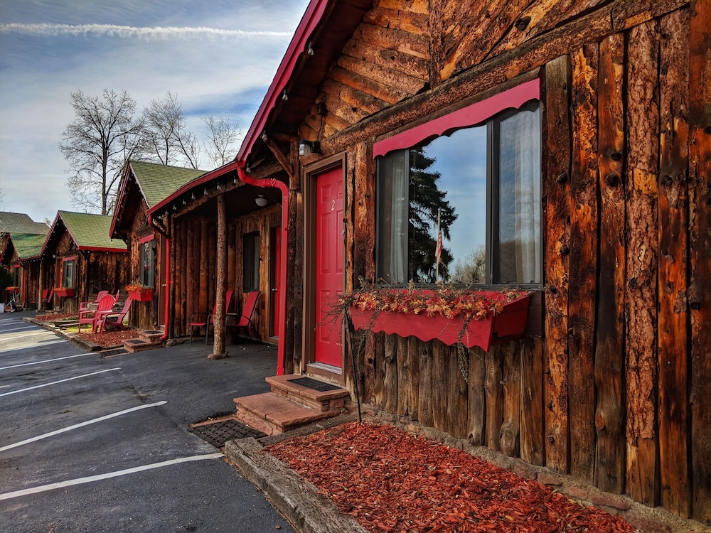 Foot of the Mountain Motel 69/71