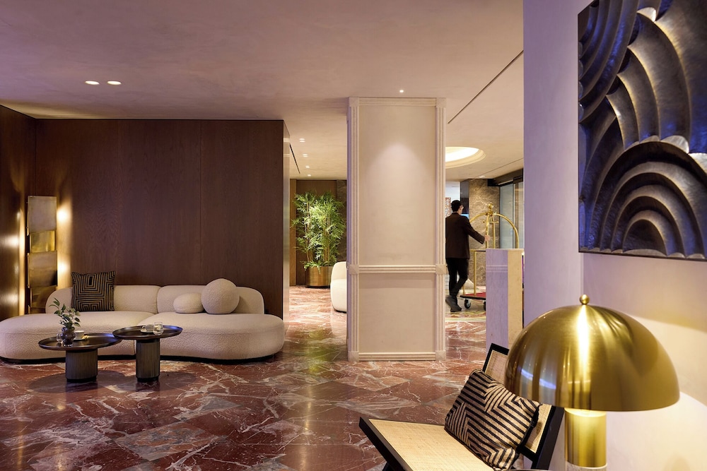 Astor Hotel 36/69