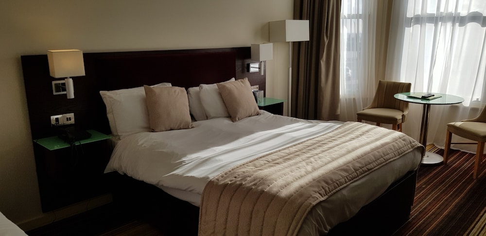The Prom Hotel 17/50