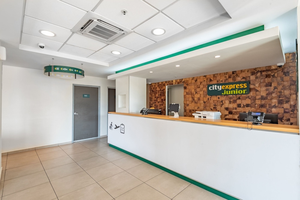 City Express Junior by Marriott Toluca Aeropuerto 5/50