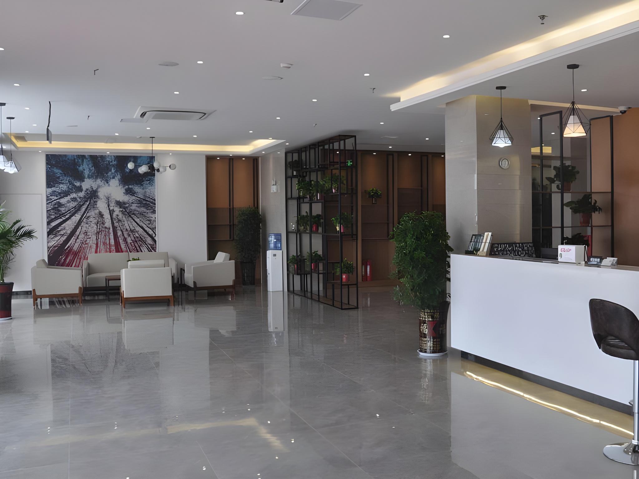 Green Haotai Zhixuan Hotel (Shangqiu City Zhecheng County Shanghai Road store) 8/19