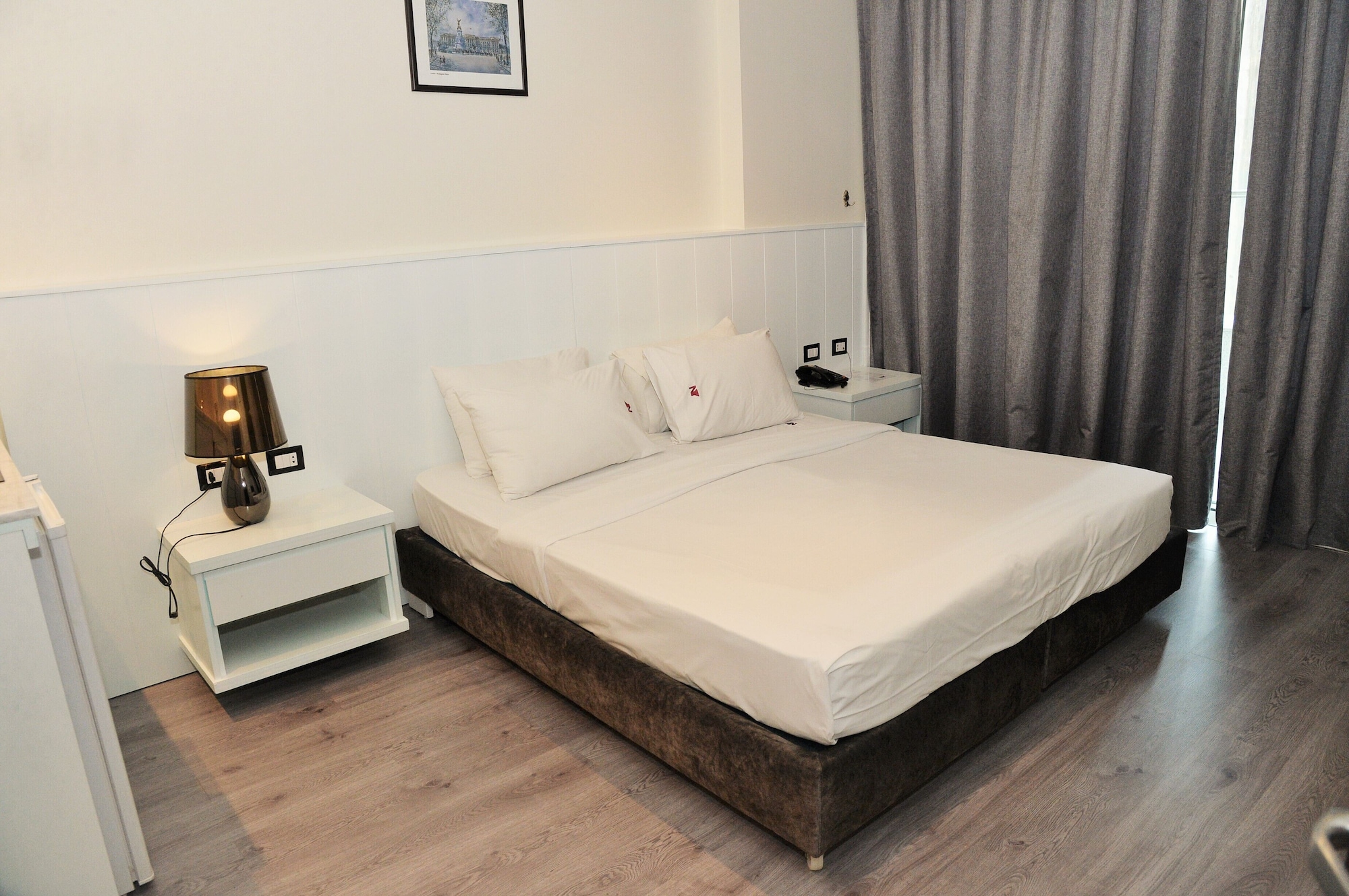 Executive, Suite
