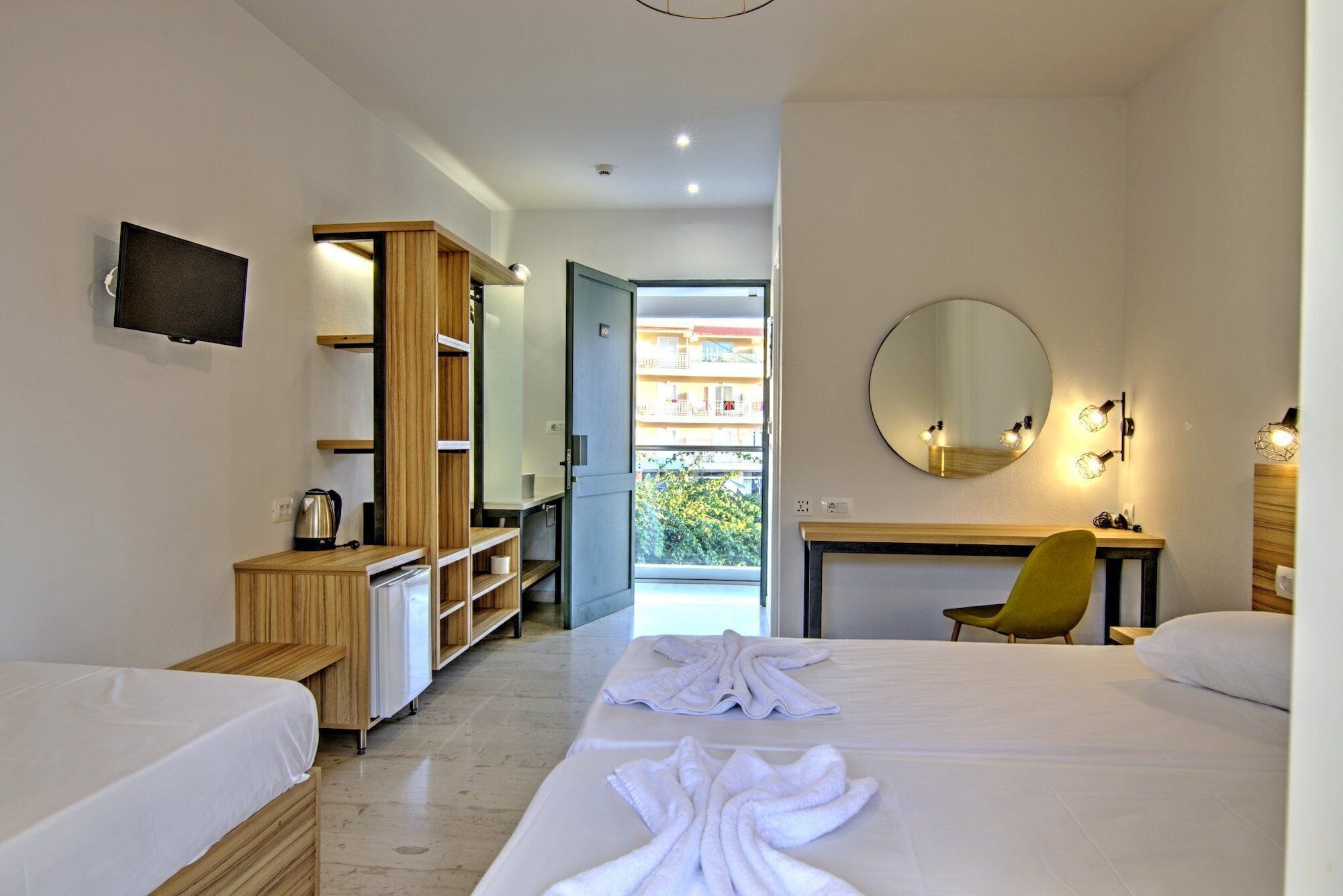 SUPERIOR, DOUBLE OR TWIN BED