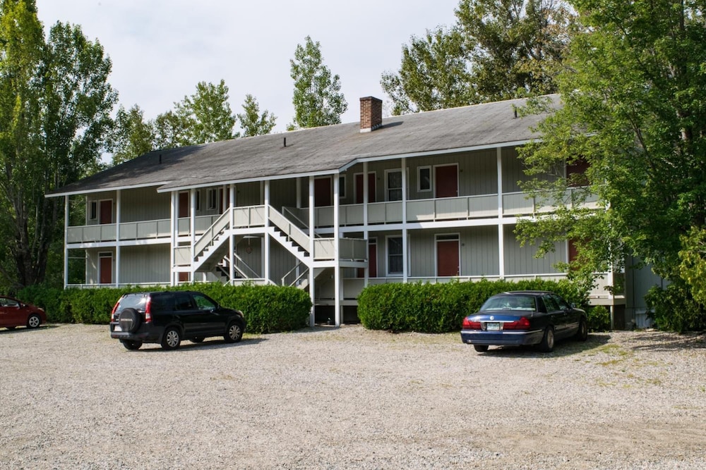 The Wayside Inn Betlehem 35/50