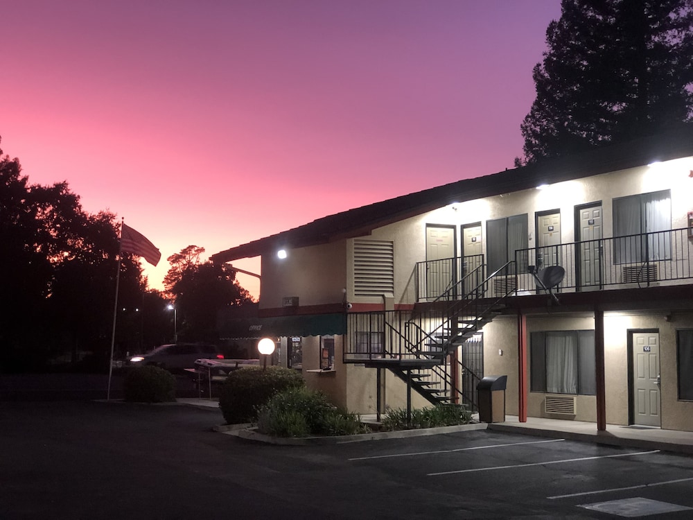 Americas Best Value Inn Atascadero Paso Roble 10/66