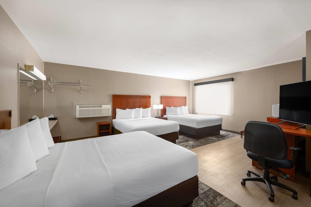 Travelodge by Wyndham Parker 38/67