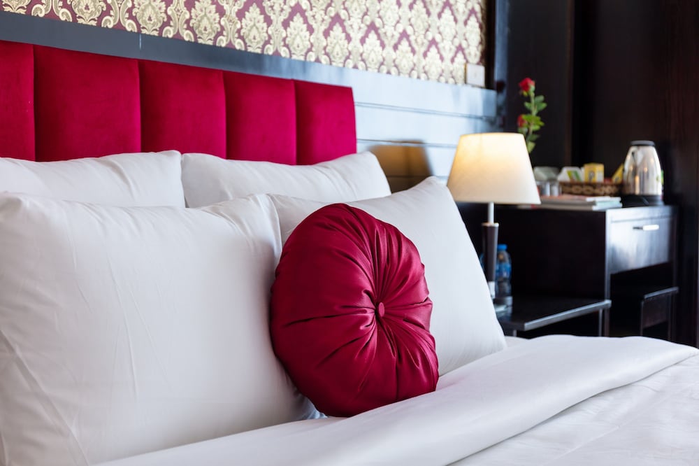 Amore Hotel 37/47