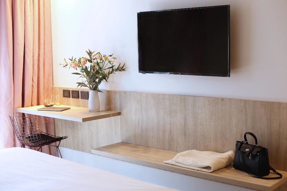 Krista Hotel Boutique 7/65