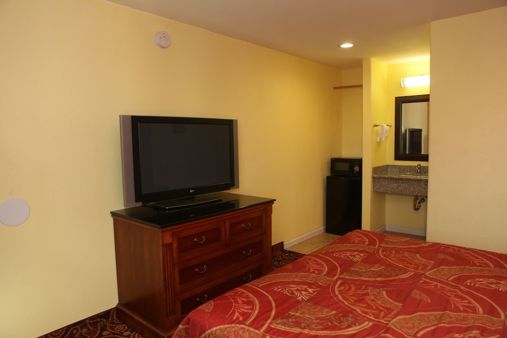 Bay Breeze Inn 45/56