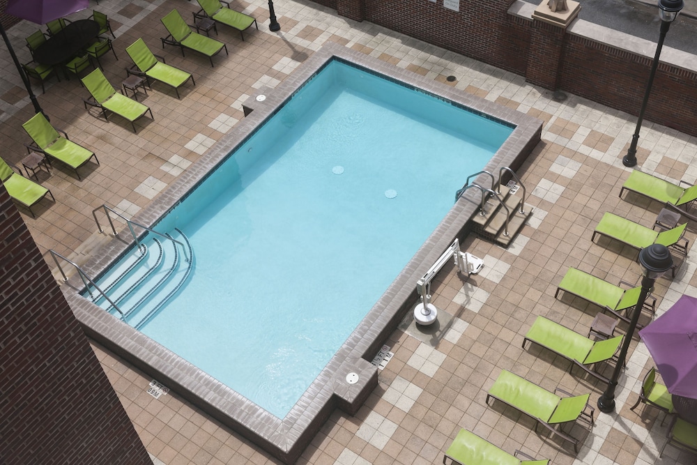 Holiday Inn Savannah Historic District 1/56