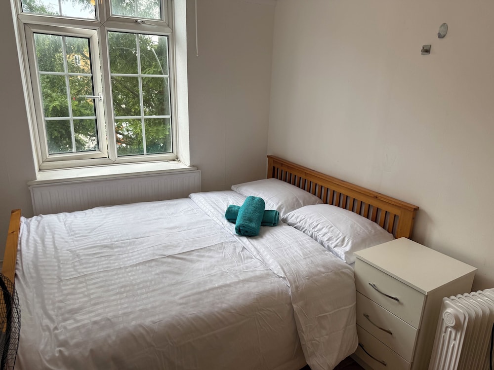 ROOM, DOUBLE BED