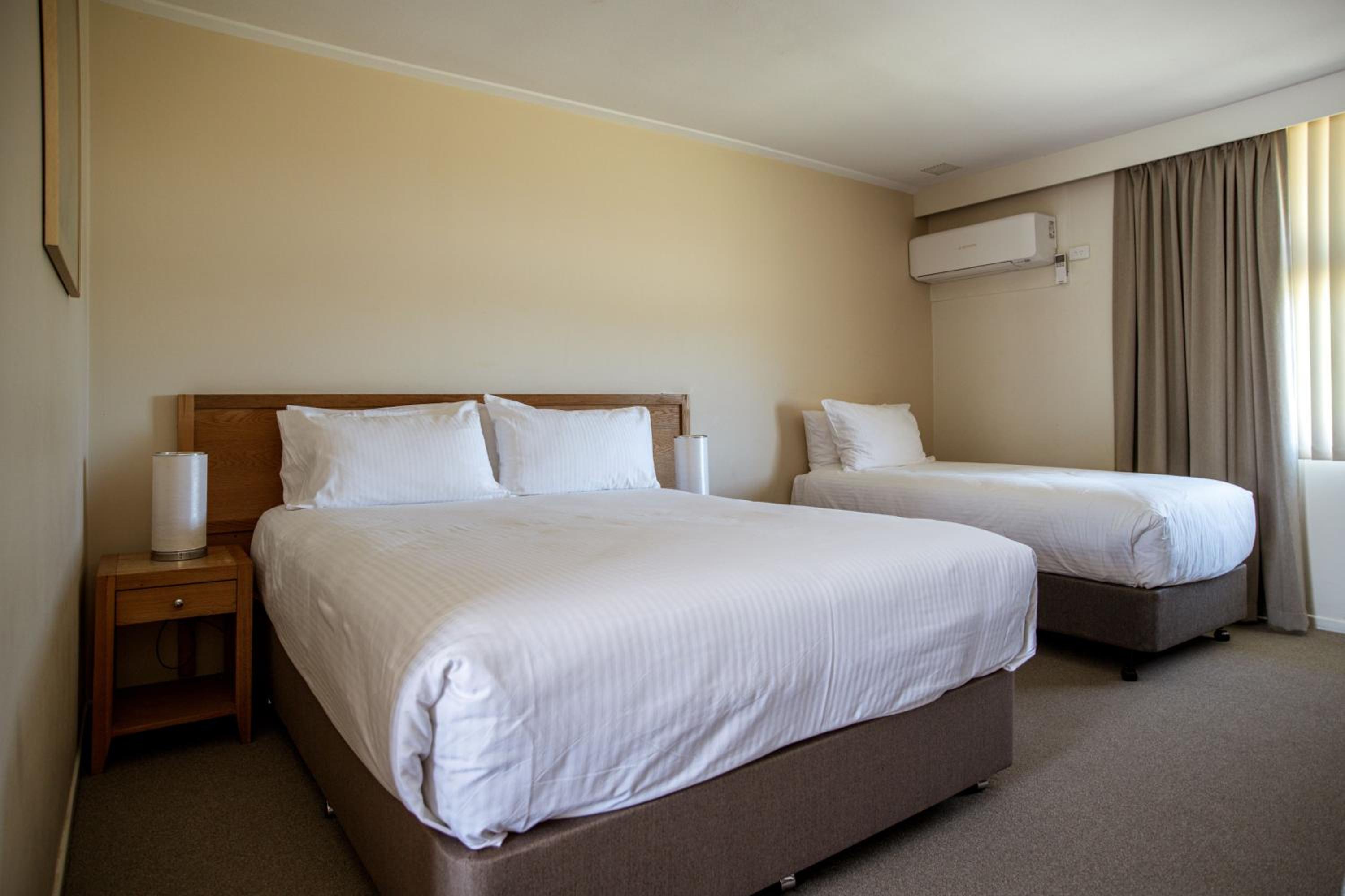 غرفة قياسية بسرير كوين وسرير فردي، Hospitality Inn Geraldton SureStay Collection by Best Western 3/5
