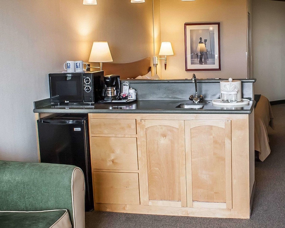 Comfort Inn and Suites Ocean Shores 24/34
