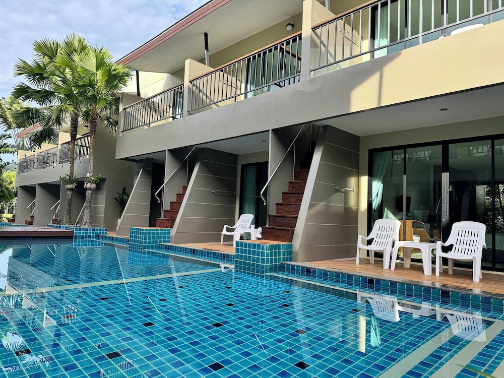 XAYA Pool Access Resort 34/39