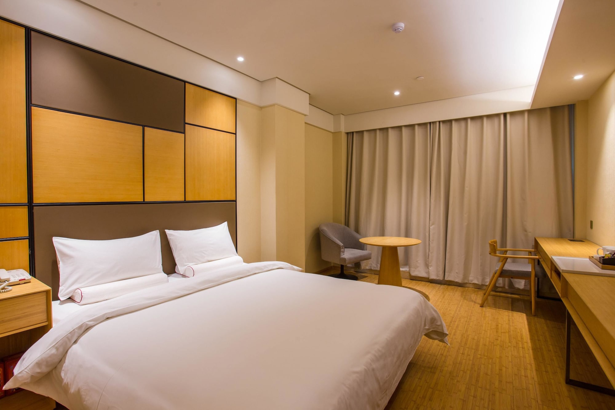BUSINESS, DOUBLE BED, CITY VIEW