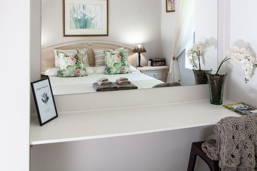 Wellington Country House 32/50