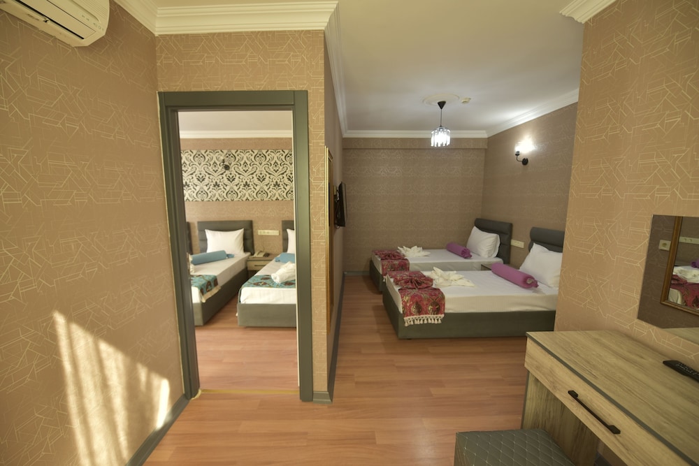 THE LUXX BOUTIQUE HOTEL 37/53