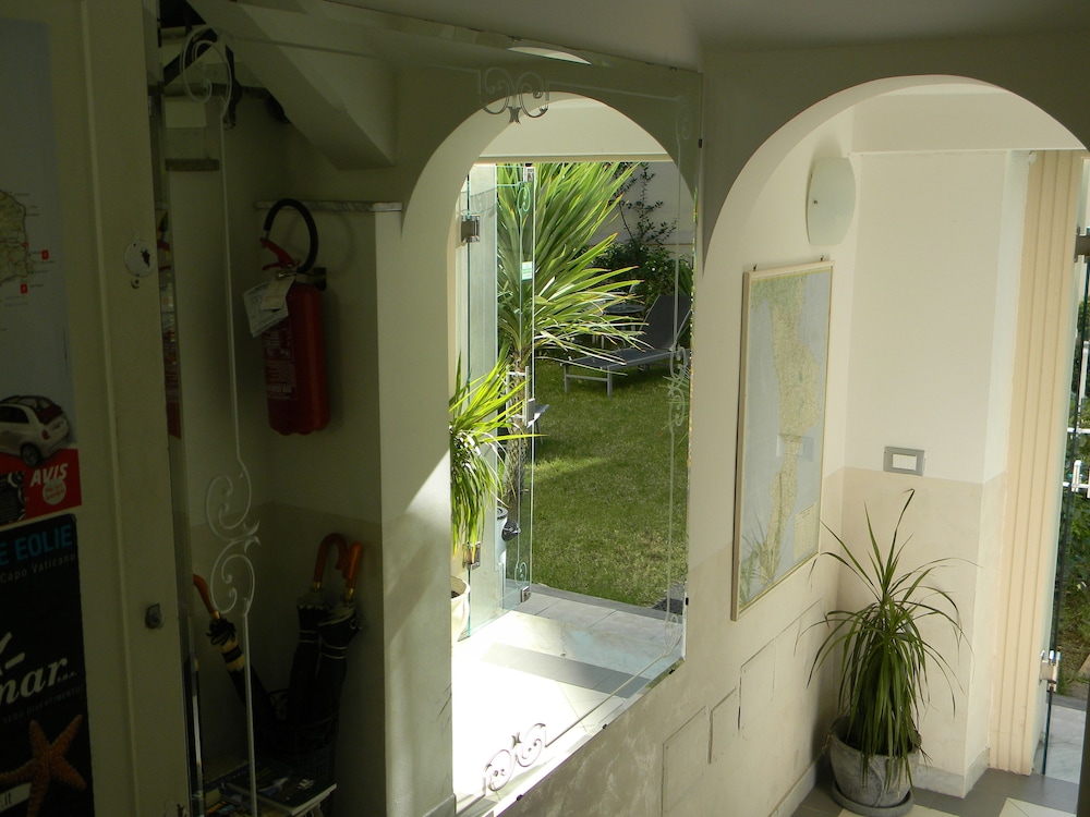 Villa Italia Bed And Breakfast 48/49