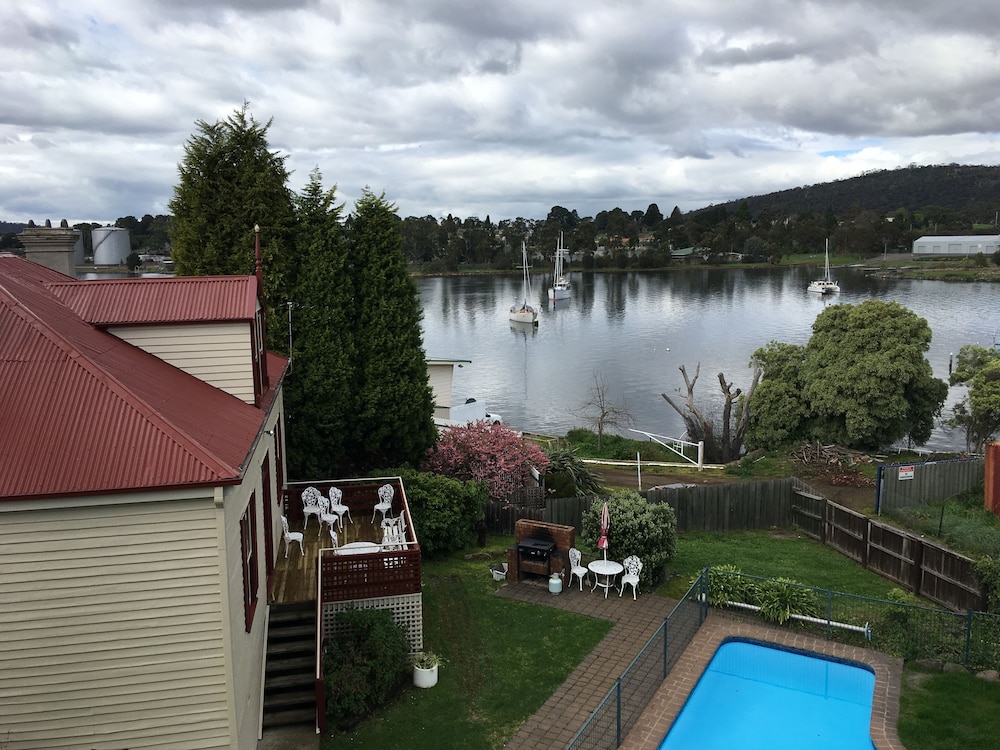 Waterfront Lodge Motel 61/70