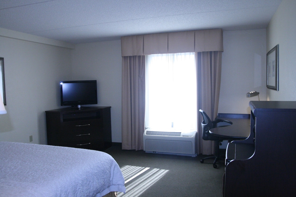 Hampton Inn & Suites Lino Lakes 9/41