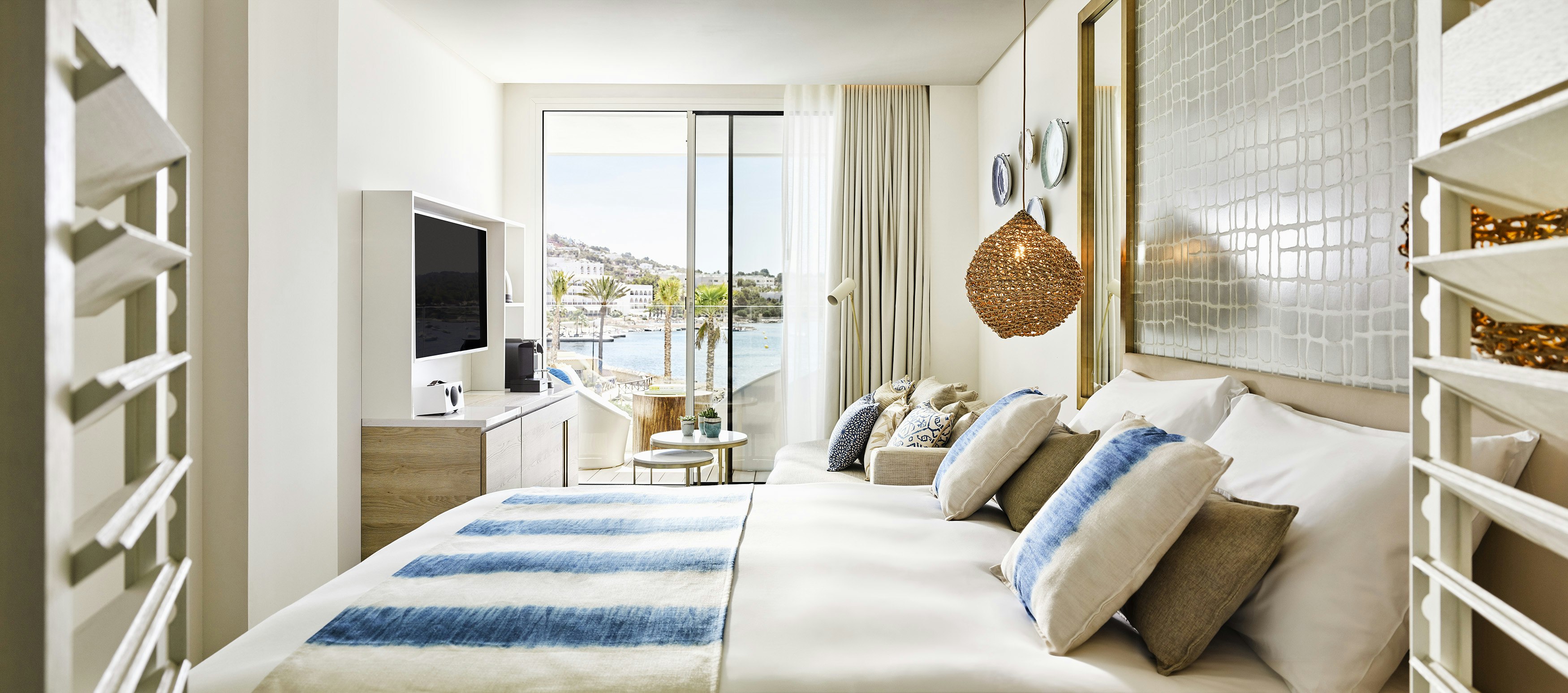 DELUXE, SEA VIEW