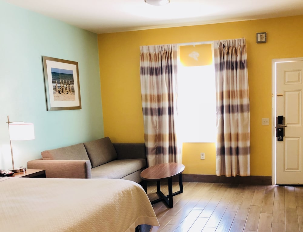 Days Inn by Wyndham Port Aransas TX 23/34
